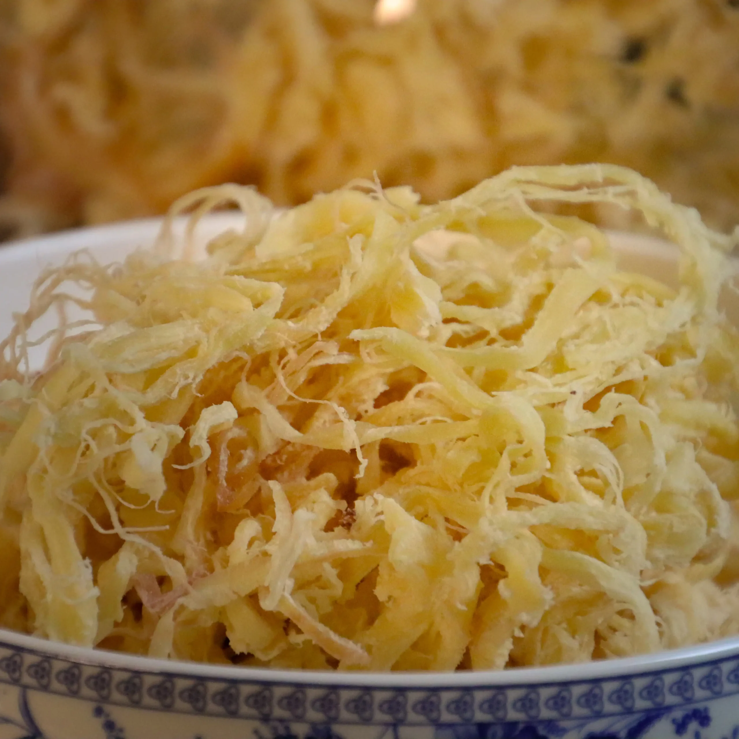 ปลาหมึกหยองอบเนย